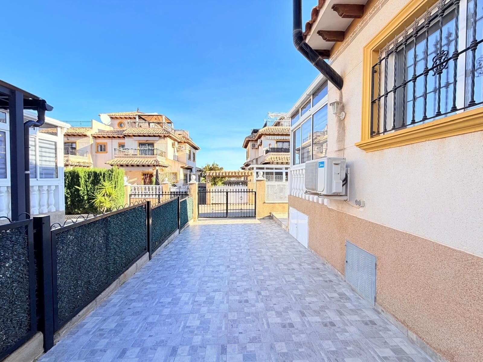 2-Bedroom House in Las Filipinas, Orihuela Costa - Image 9