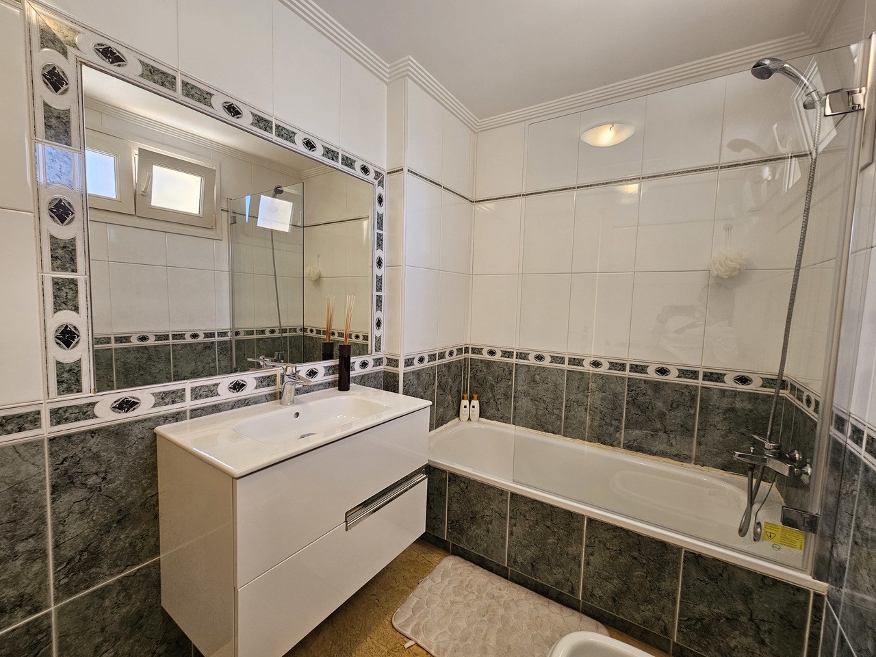 3-Bedroom Villa in Cabo Roig - Image 21