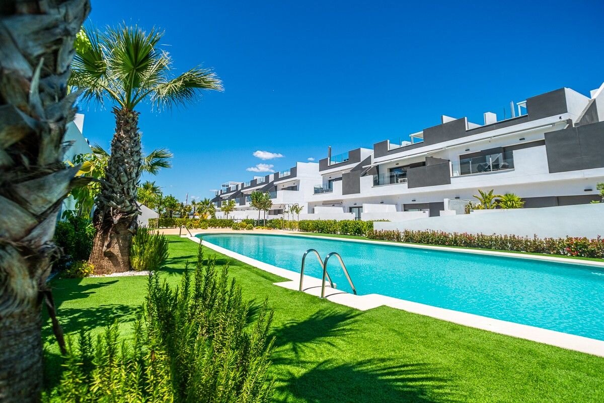 3-Bedroom Apartment in Lago Jardin, Torrevieja - Image 1