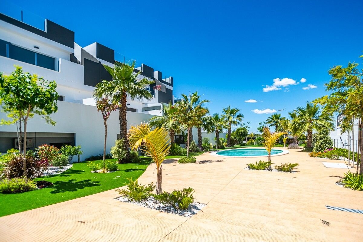 3-Bedroom Apartment in Lago Jardin, Torrevieja - Image 45