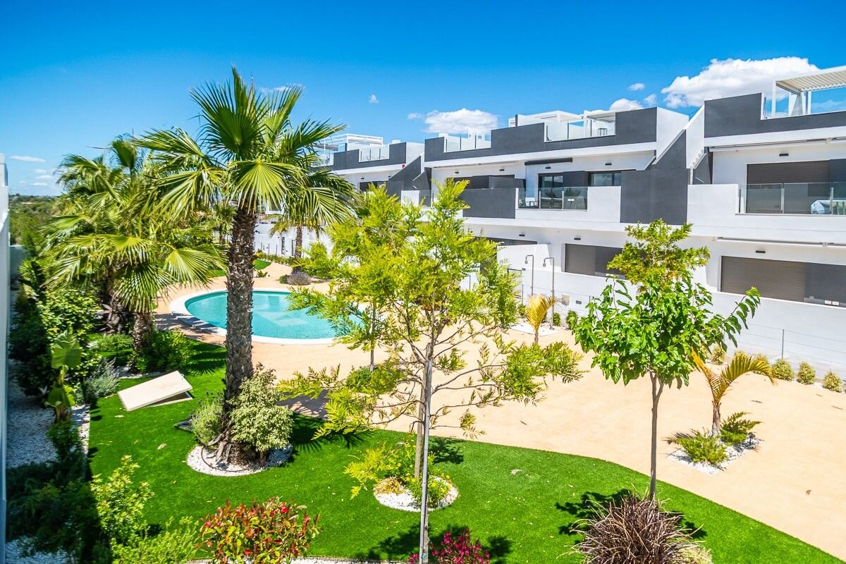 3-Bedroom Apartment in Lago Jardin, Torrevieja - Image 49