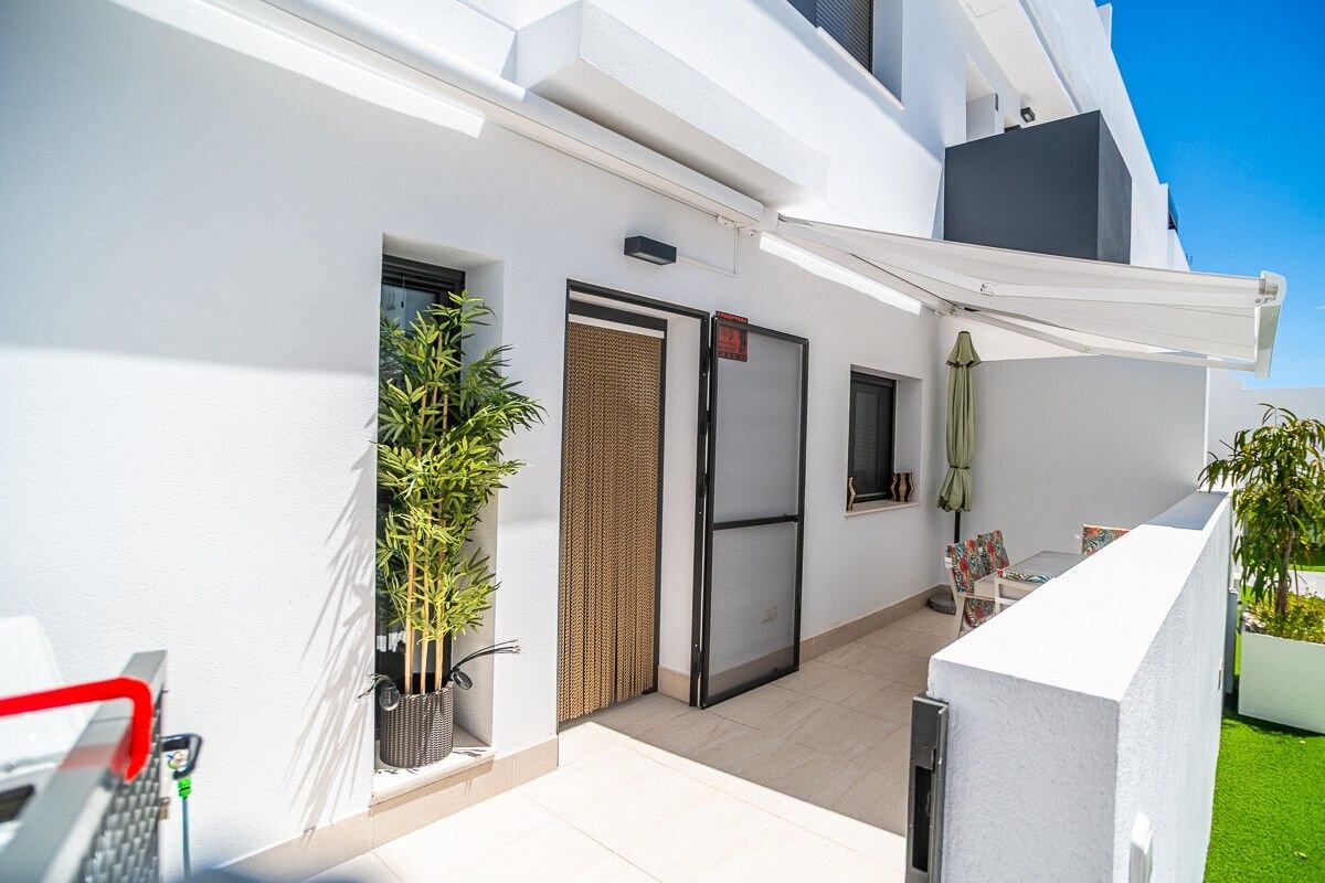 3-Bedroom Apartment in Lago Jardin, Torrevieja - Image 5