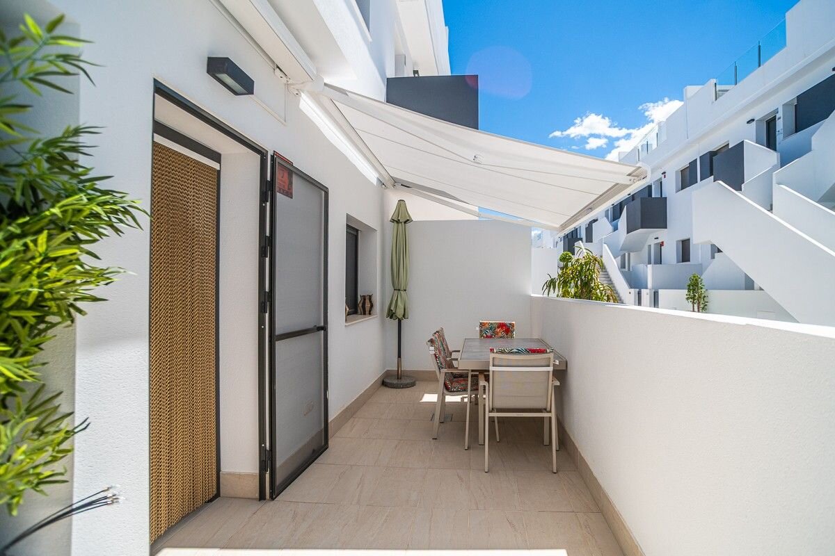 3-Bedroom Apartment in Lago Jardin, Torrevieja - Image 6