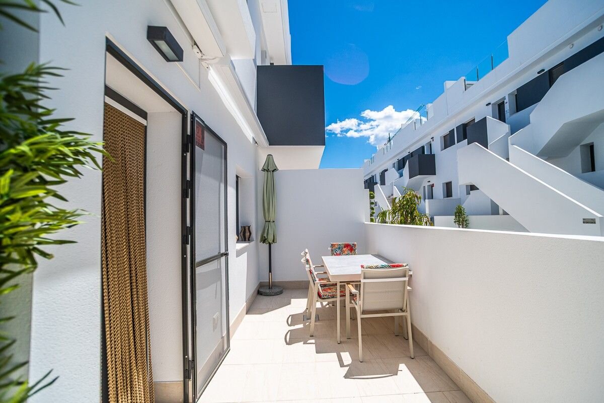 3-Bedroom Apartment in Lago Jardin, Torrevieja - Image 7