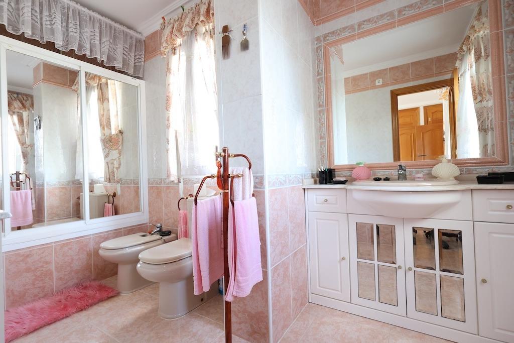 5-Bedroom Villa in Lomas de Campoamor-las Ramblas, Orihuela Costa - Image 15