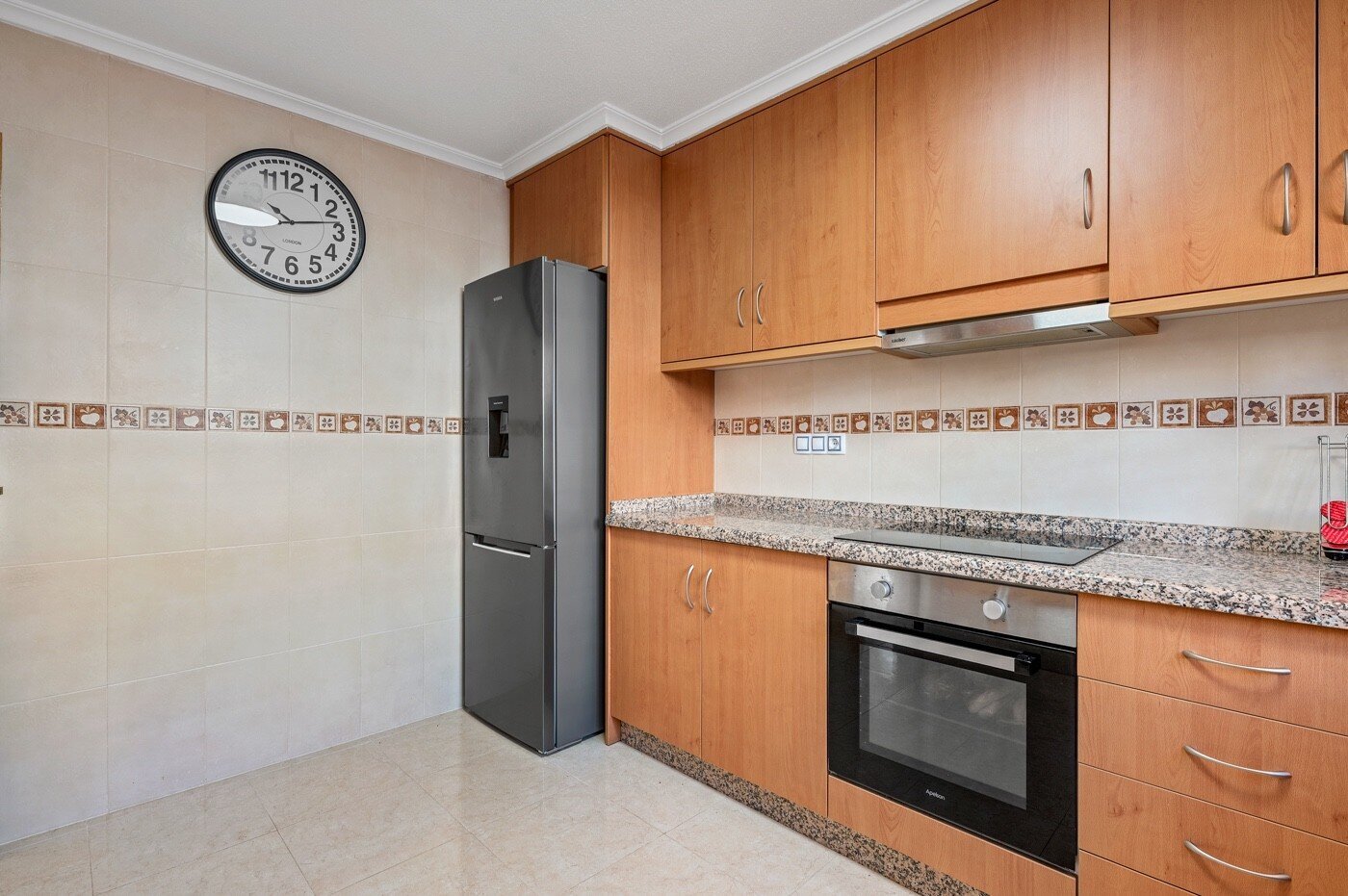 3-Bedroom House in San Miguel de Salinas - Image 12