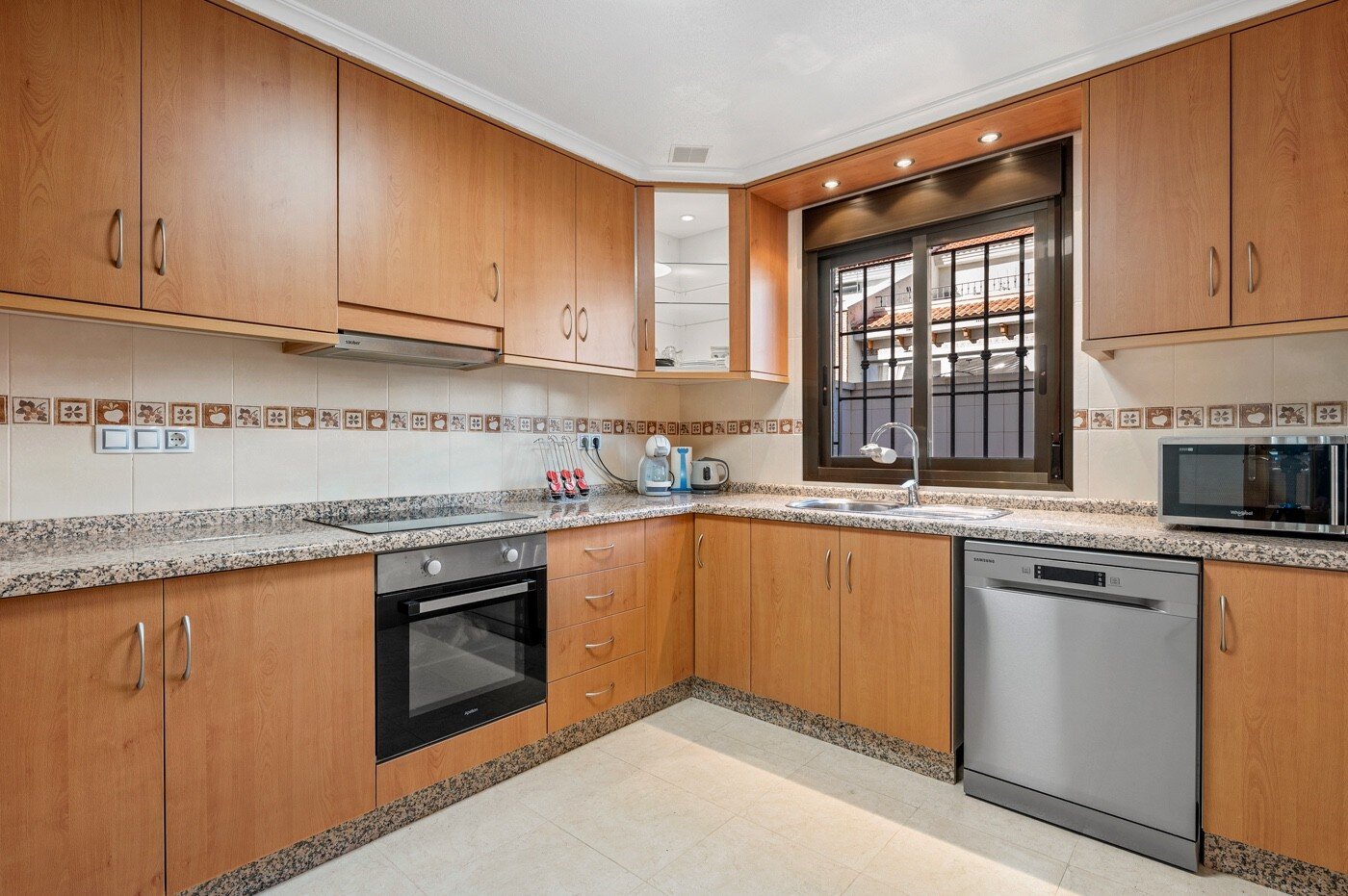 3-Bedroom House in San Miguel de Salinas - Image 13