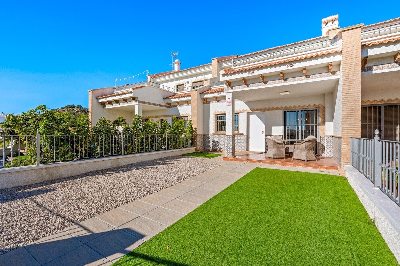 3-Bedroom House in San Miguel de Salinas - Image 2
