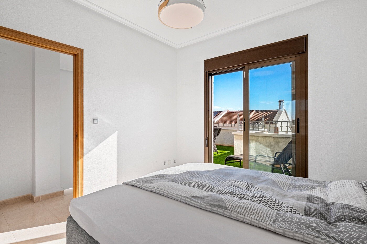 3-Bedroom House in San Miguel de Salinas - Image 23