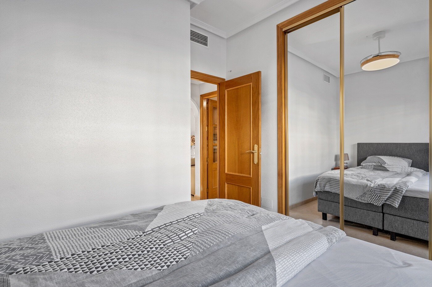 3-Bedroom House in San Miguel de Salinas - Image 24