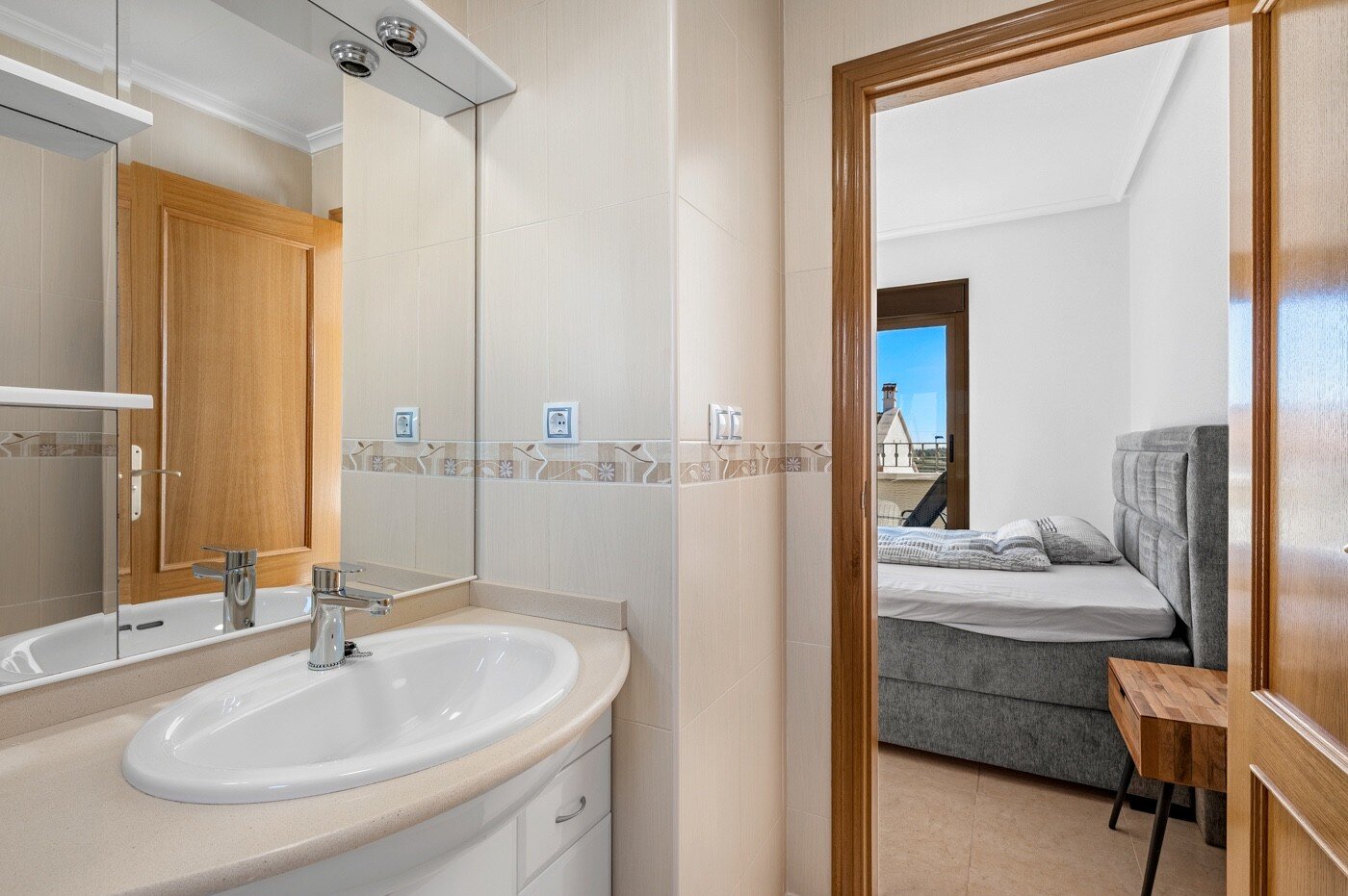 3-Bedroom House in San Miguel de Salinas - Image 29