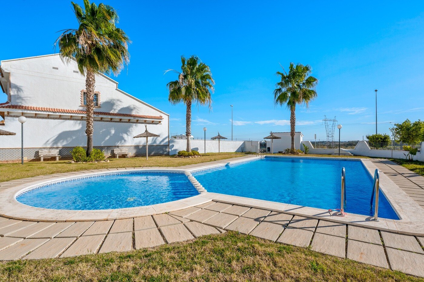 3-Bedroom House in San Miguel de Salinas - Image 4