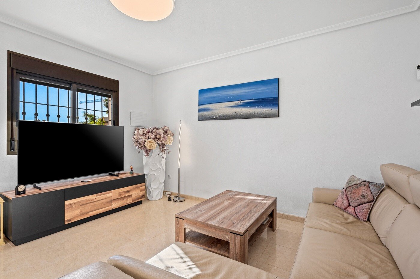 3-Bedroom House in San Miguel de Salinas - Image 8