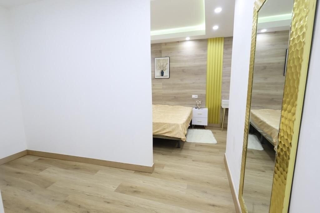 4-Bedroom Apartment in Torrevieja, Torrevieja - Image 11