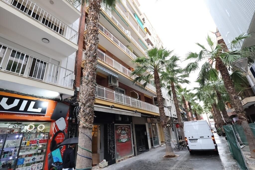 4-Bedroom Apartment in Torrevieja, Torrevieja - Image 15