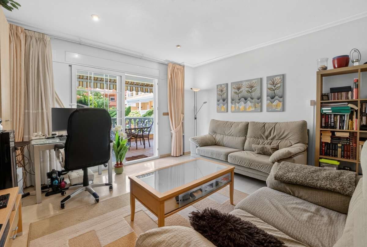 2-Bedroom Apartment in Cabo Roig, Orihuela Costa - Image 16