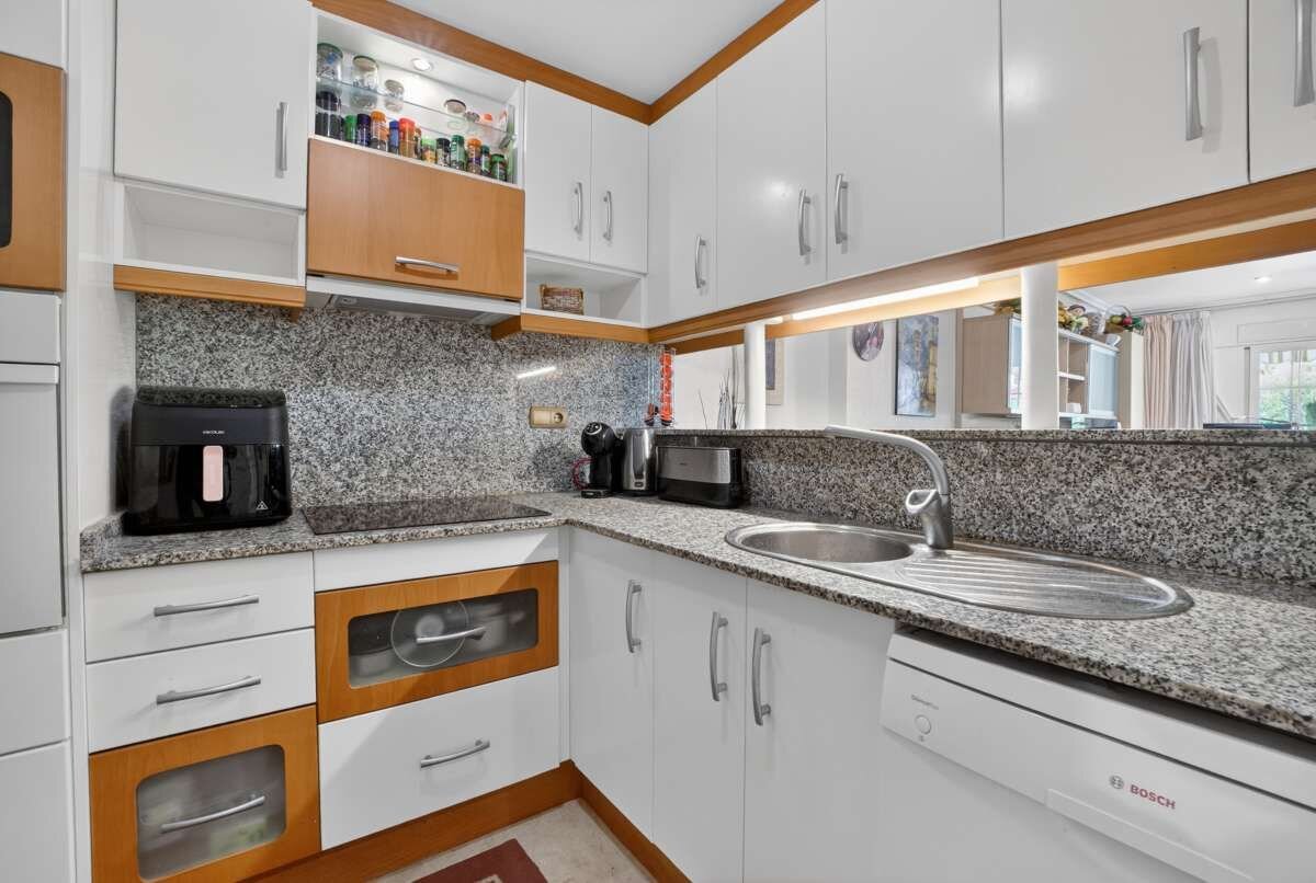 2-Bedroom Apartment in Cabo Roig, Orihuela Costa - Image 19