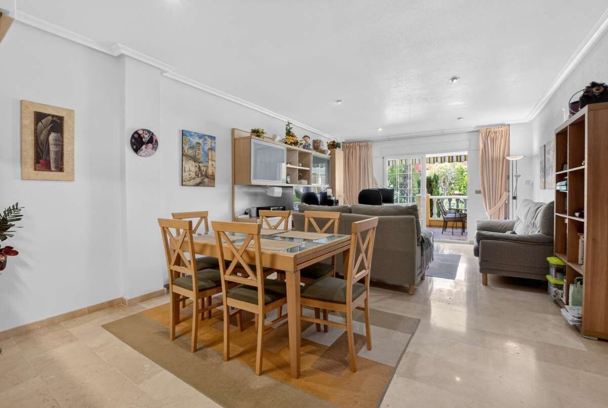 2-Bedroom Apartment in Cabo Roig, Orihuela Costa - Image 3