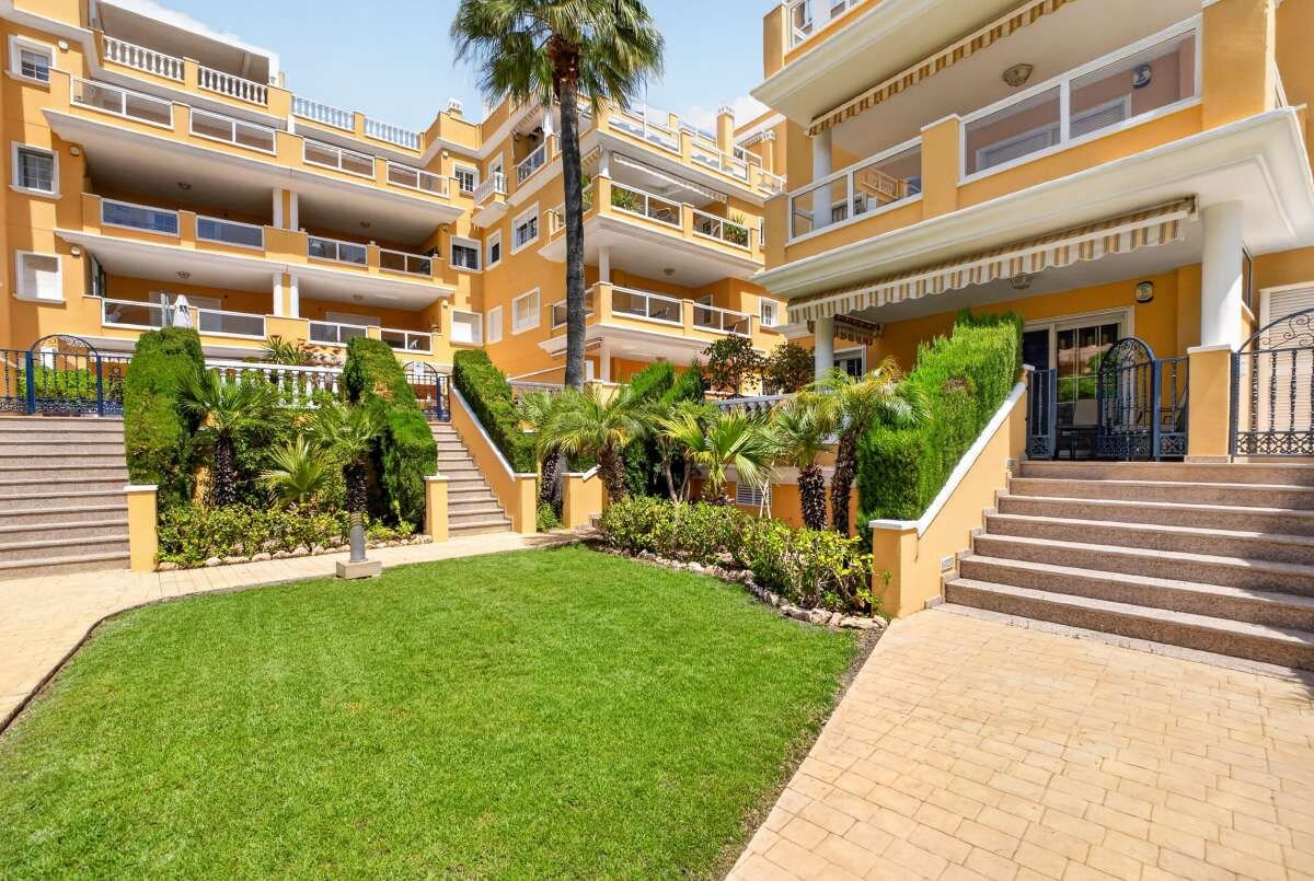 2-Bedroom Apartment in Cabo Roig, Orihuela Costa - Image 4