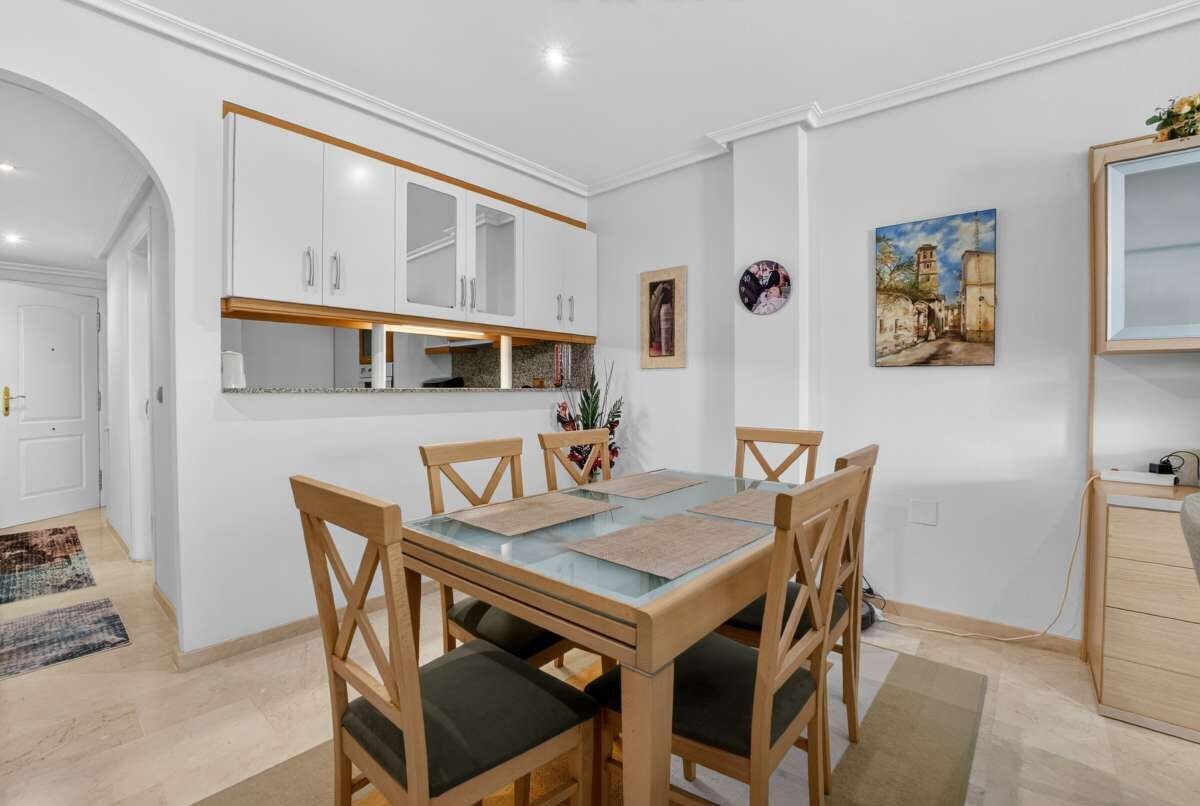 2-Bedroom Apartment in Cabo Roig, Orihuela Costa - Image 8