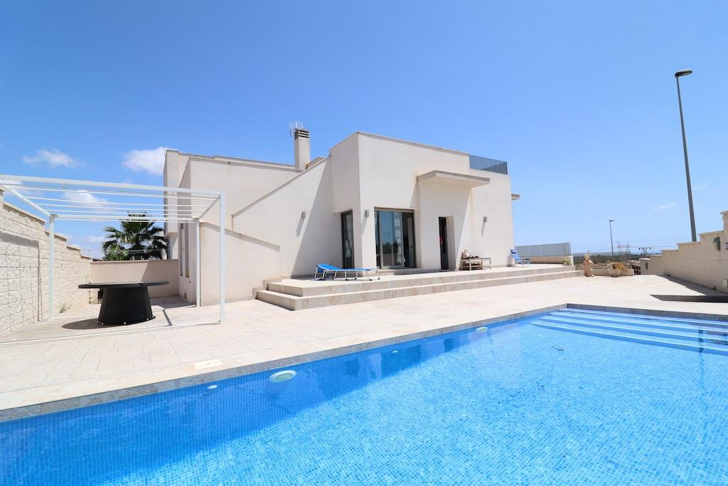 3-Bedroom Detached House in  San Miguel de Salinas | Sunn... - Image 1