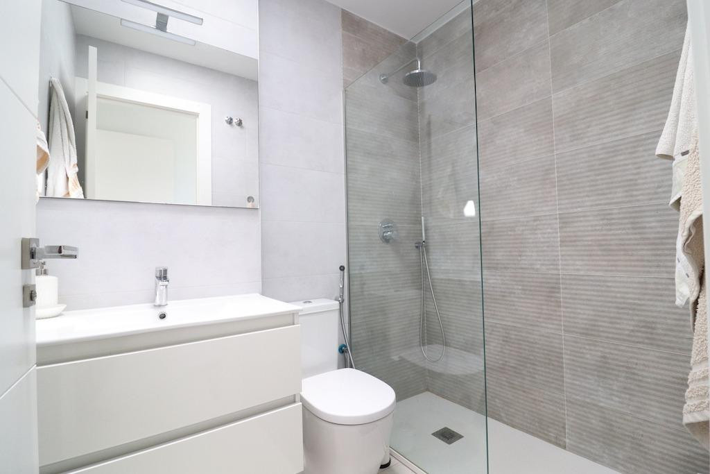 3-Bedroom Detached House in  San Miguel de Salinas | Sunn... - Image 13