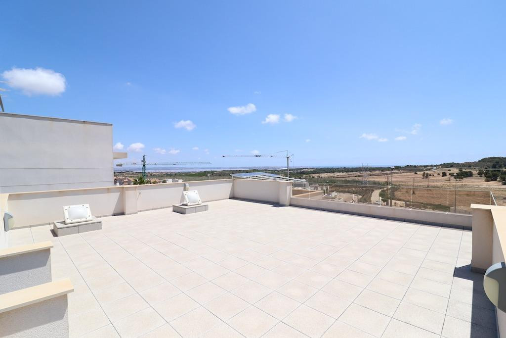 3-Bedroom Detached House in  San Miguel de Salinas | Sunn... - Image 20