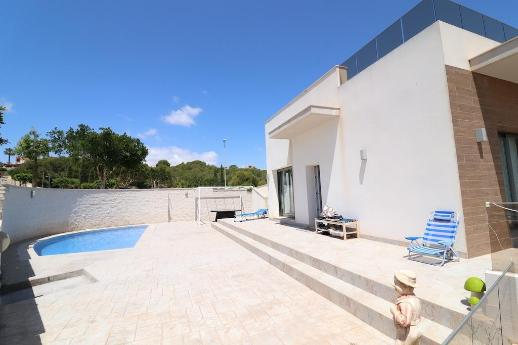 3-Bedroom Detached House in  San Miguel de Salinas | Sunn... - Image 24