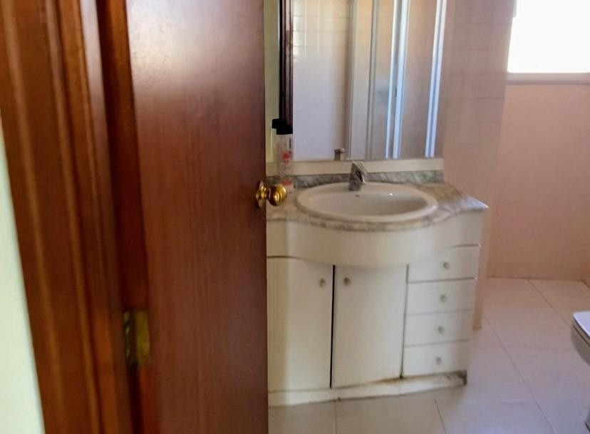 2-Bedroom Middle Floor Apartment in  Benidorm | Sunny Cas... - Image 13