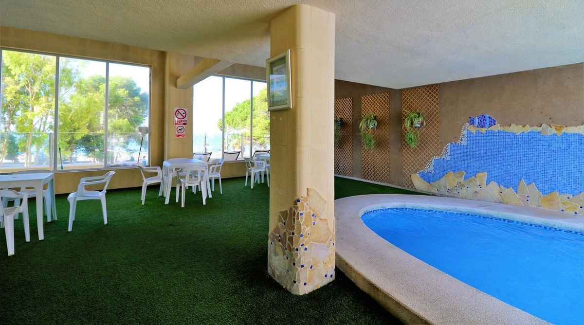 2-Bedroom Middle Floor Apartment in  Benidorm | Sunny Cas... - Image 19