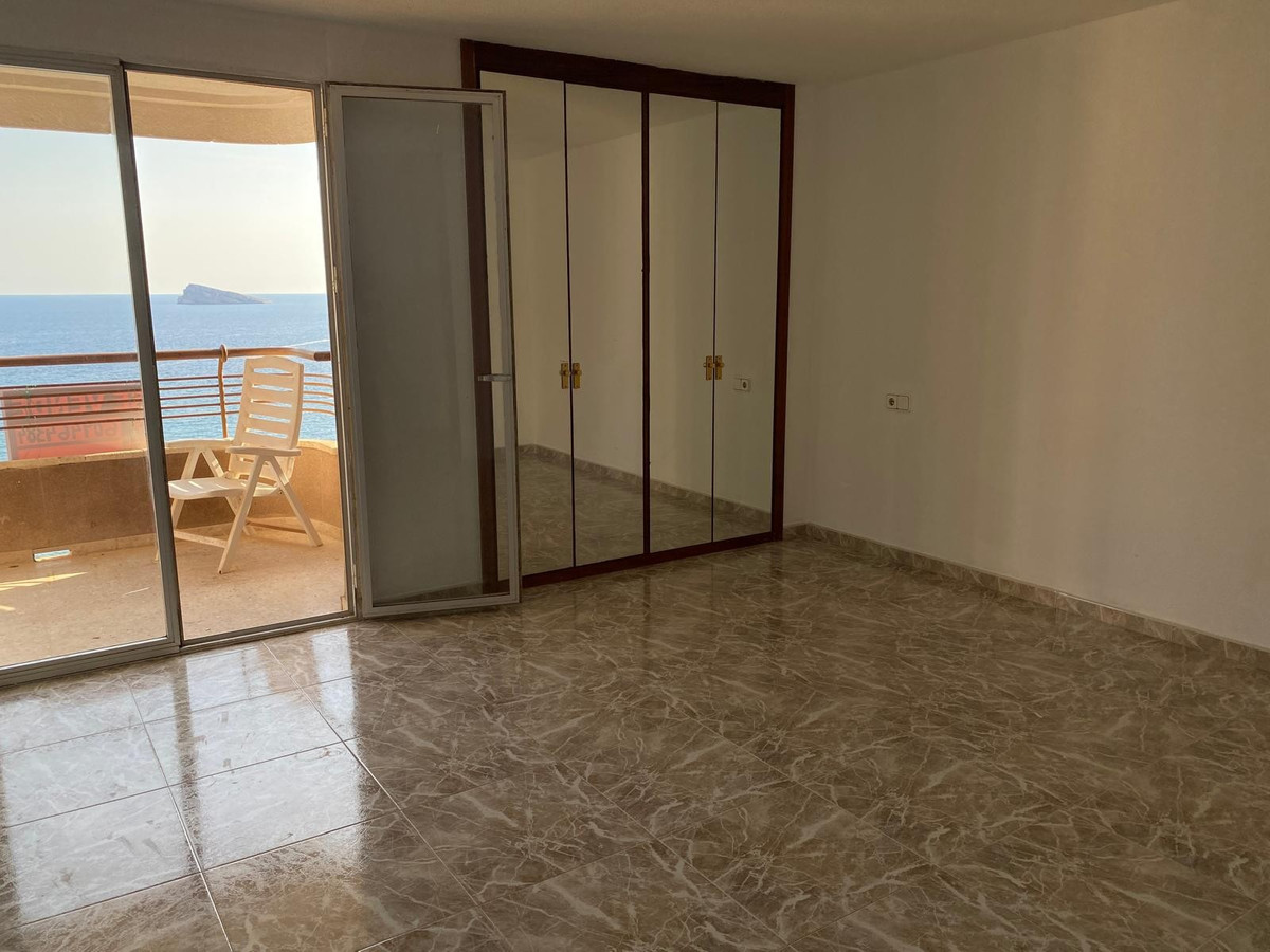 2-Bedroom Middle Floor Apartment in  Benidorm | Sunny Cas... - Image 2