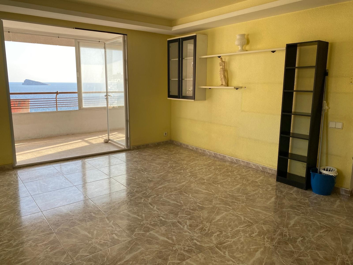 2-Bedroom Middle Floor Apartment in  Benidorm | Sunny Cas... - Image 3