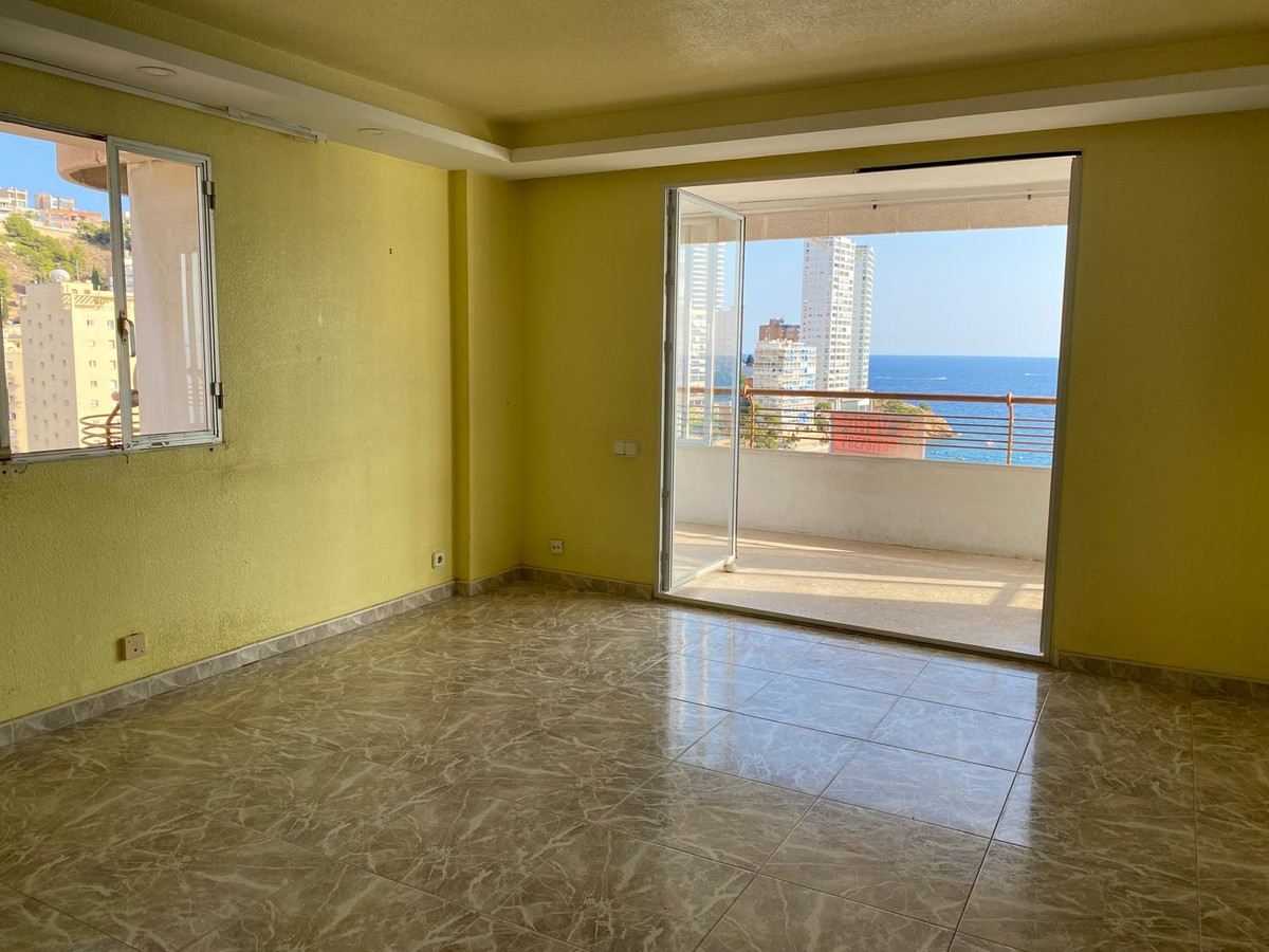 2-Bedroom Middle Floor Apartment in  Benidorm | Sunny Cas... - Image 4