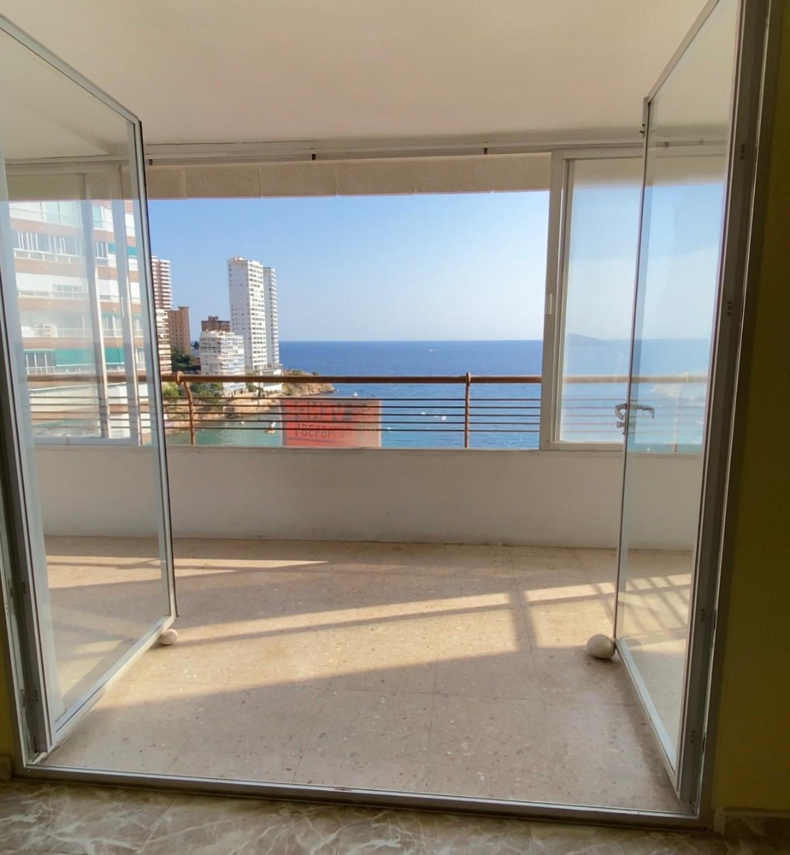2-Bedroom Middle Floor Apartment in  Benidorm | Sunny Cas... - Image 5