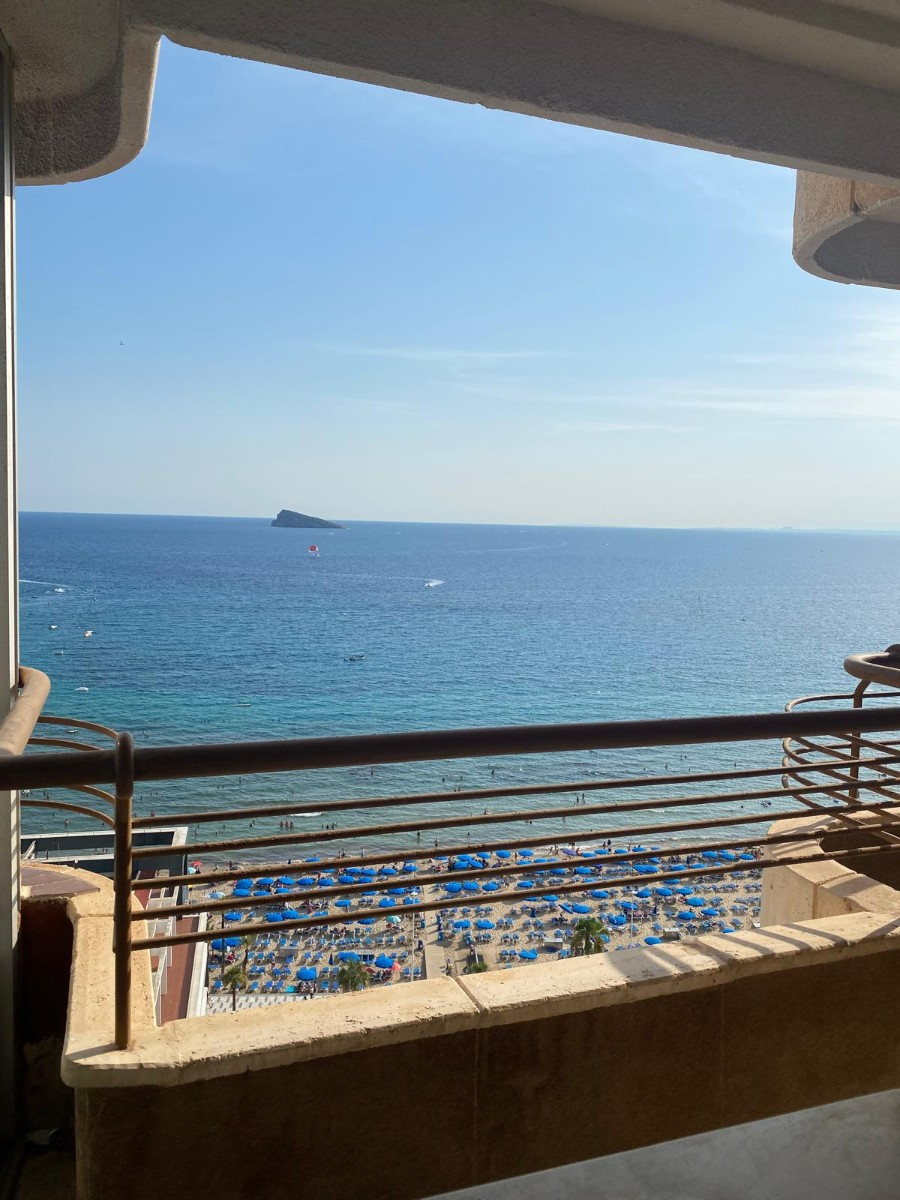2-Bedroom Middle Floor Apartment in  Benidorm | Sunny Cas... - Image 6