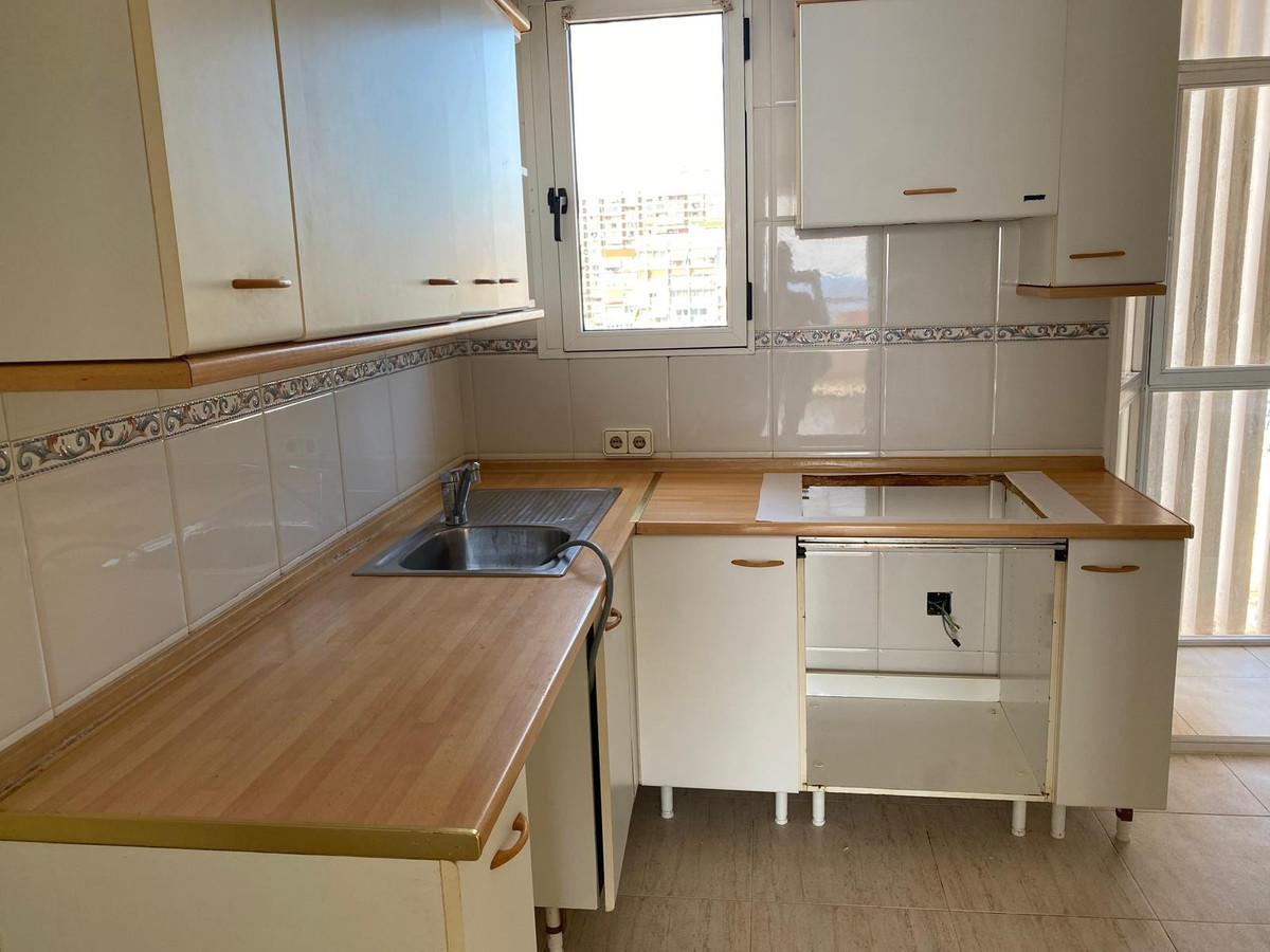 2-Bedroom Middle Floor Apartment in  Benidorm | Sunny Cas... - Image 9