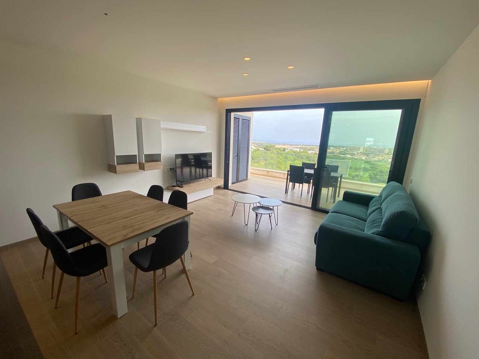 2-Bedroom Apartment in Las Colinas Golf, Orihuela - Image 23