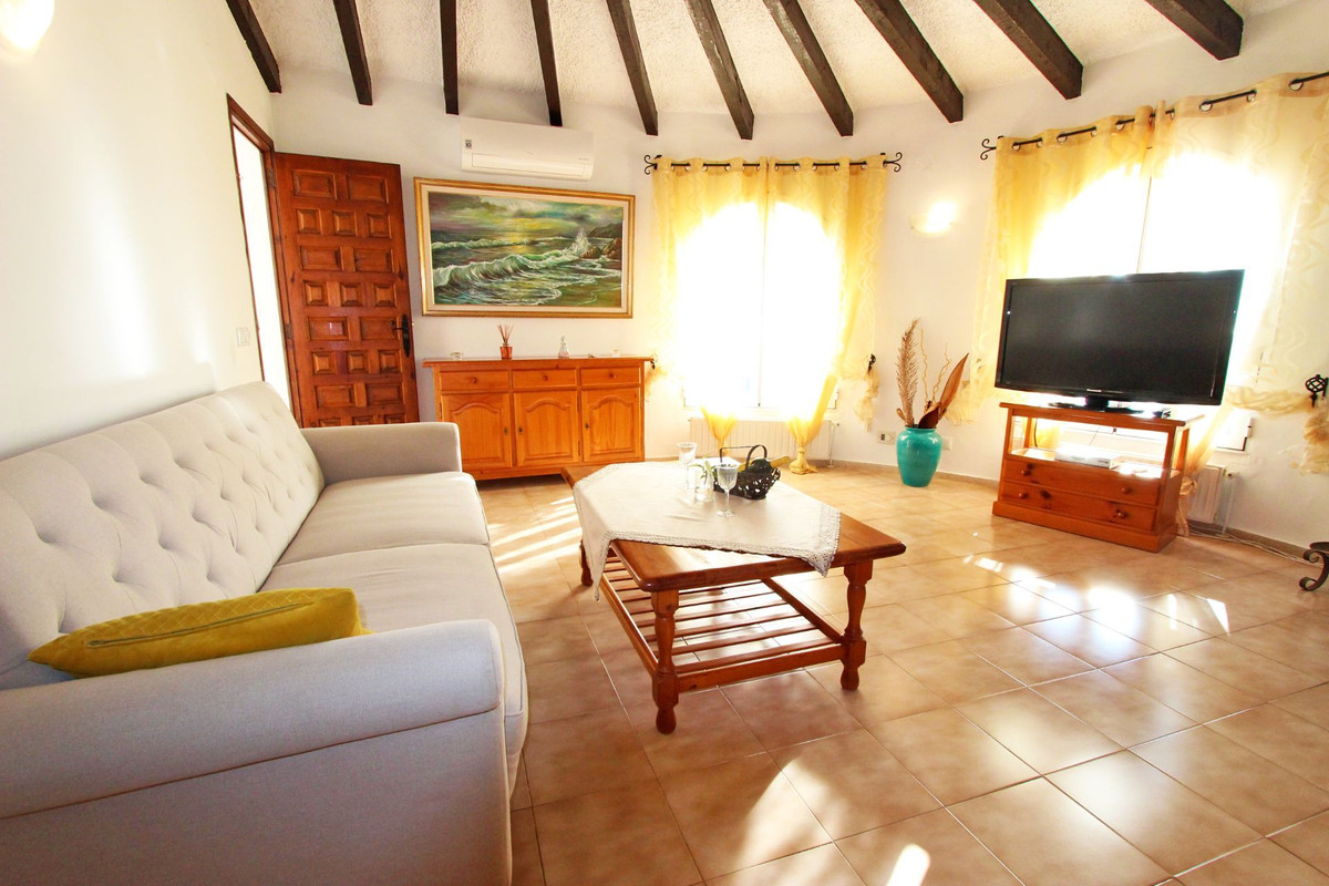 3-Bedroom Detached House in  Calpe | Sunny Casas - Costa ... - Image 14