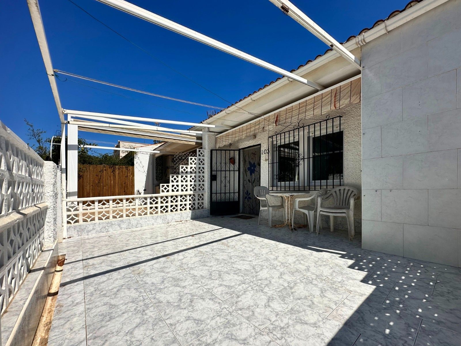 2-Bedroom House in Urbanizaciones, Guardamar del Segura - Image 6