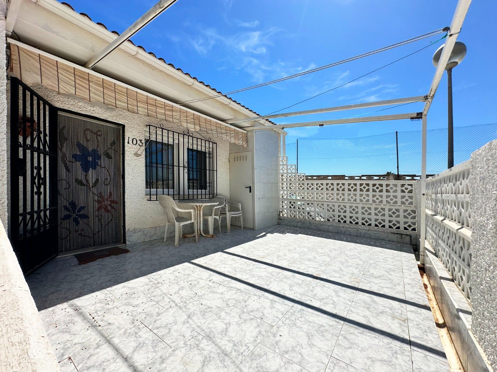 2-Bedroom House in Urbanizaciones, Guardamar del Segura - Image 7
