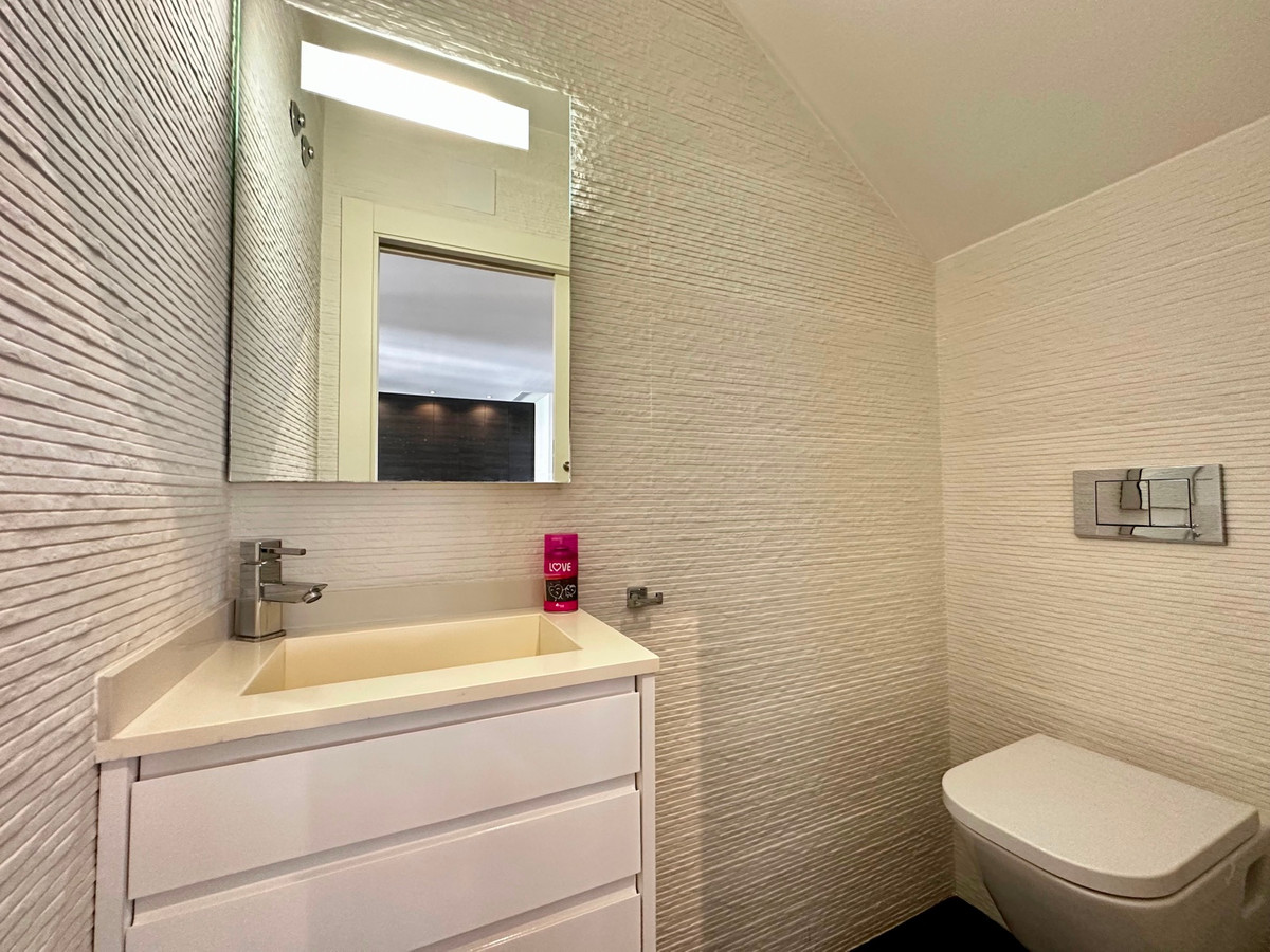 2-Bedroom Penthouse Apartment in Guardamar del Segura | ... - Image 12