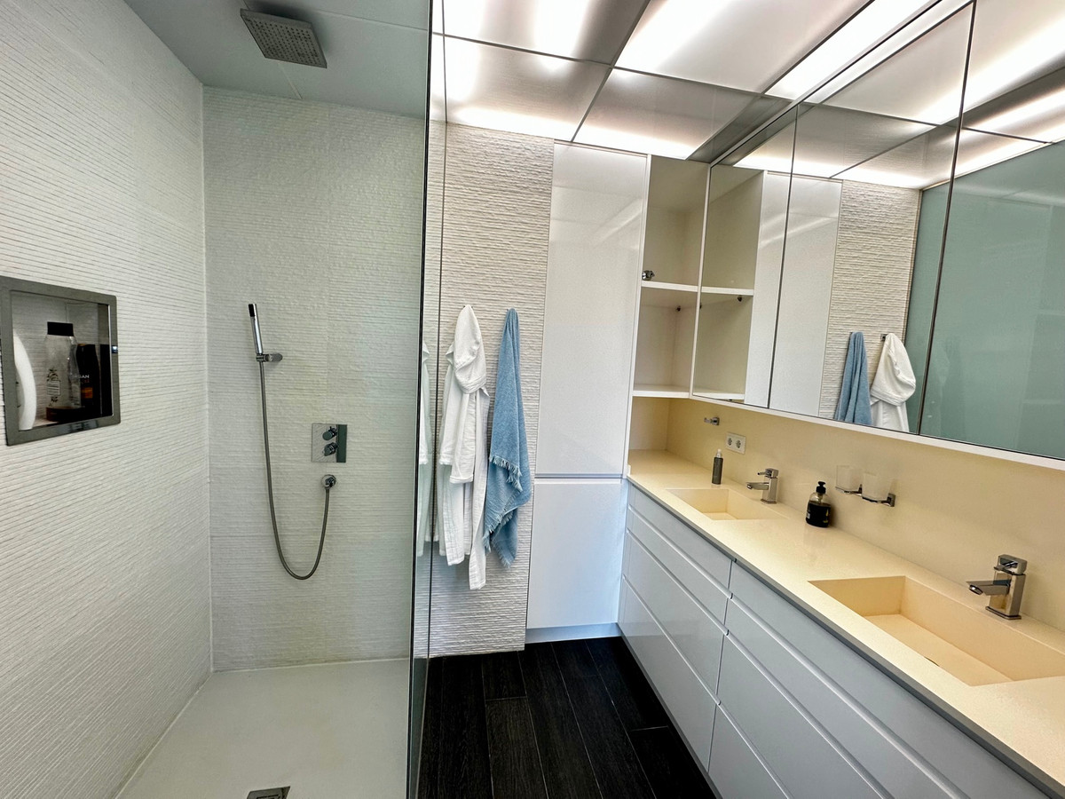 2-Bedroom Penthouse Apartment in Guardamar del Segura | ... - Image 18