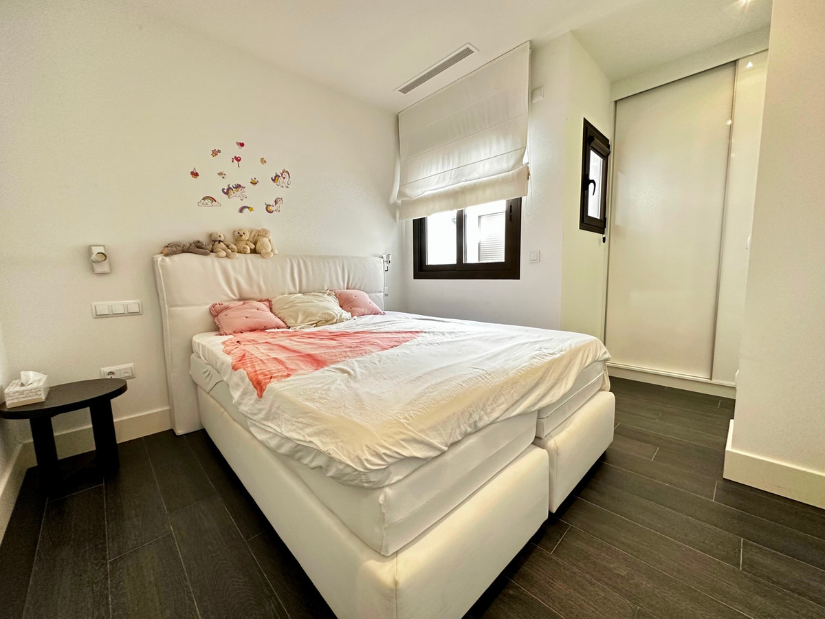 2-Bedroom Penthouse Apartment in Guardamar del Segura | ... - Image 21