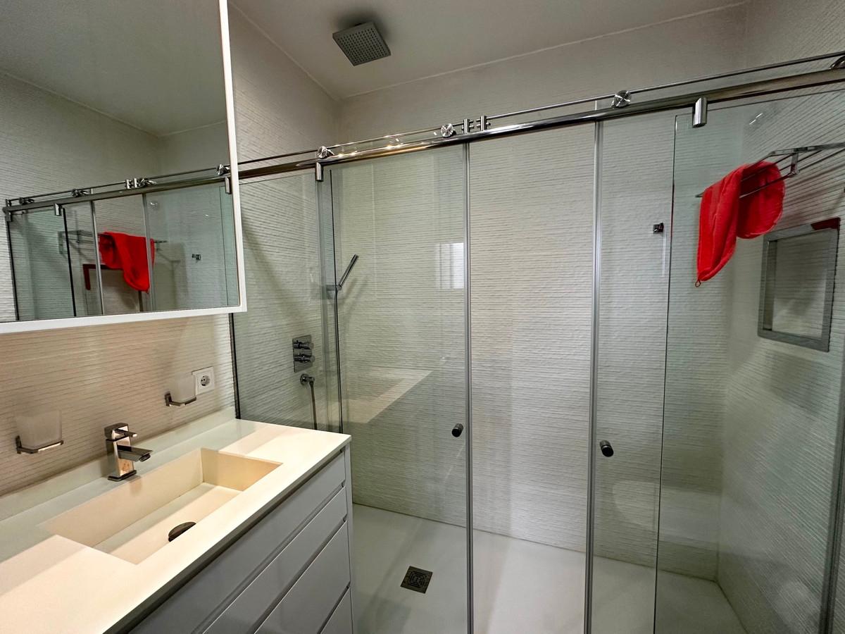 2-Bedroom Penthouse Apartment in Guardamar del Segura | ... - Image 23