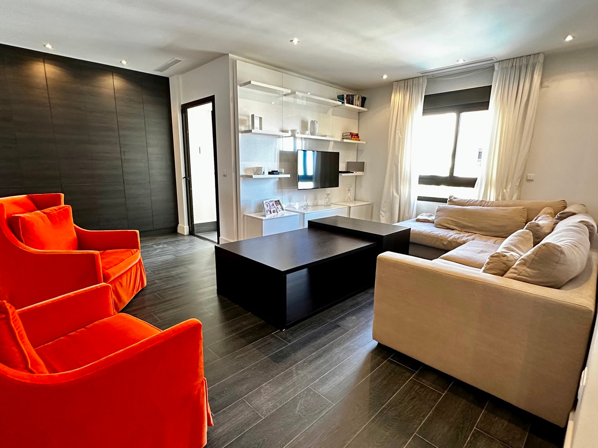 2-Bedroom Penthouse Apartment in Guardamar del Segura | ... - Image 7