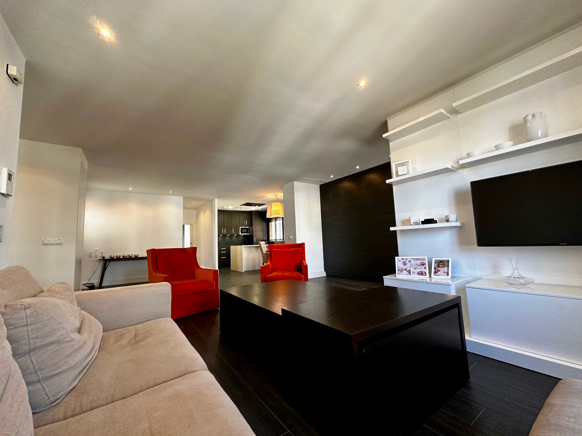 2-Bedroom Penthouse Apartment in Guardamar del Segura | ... - Image 8