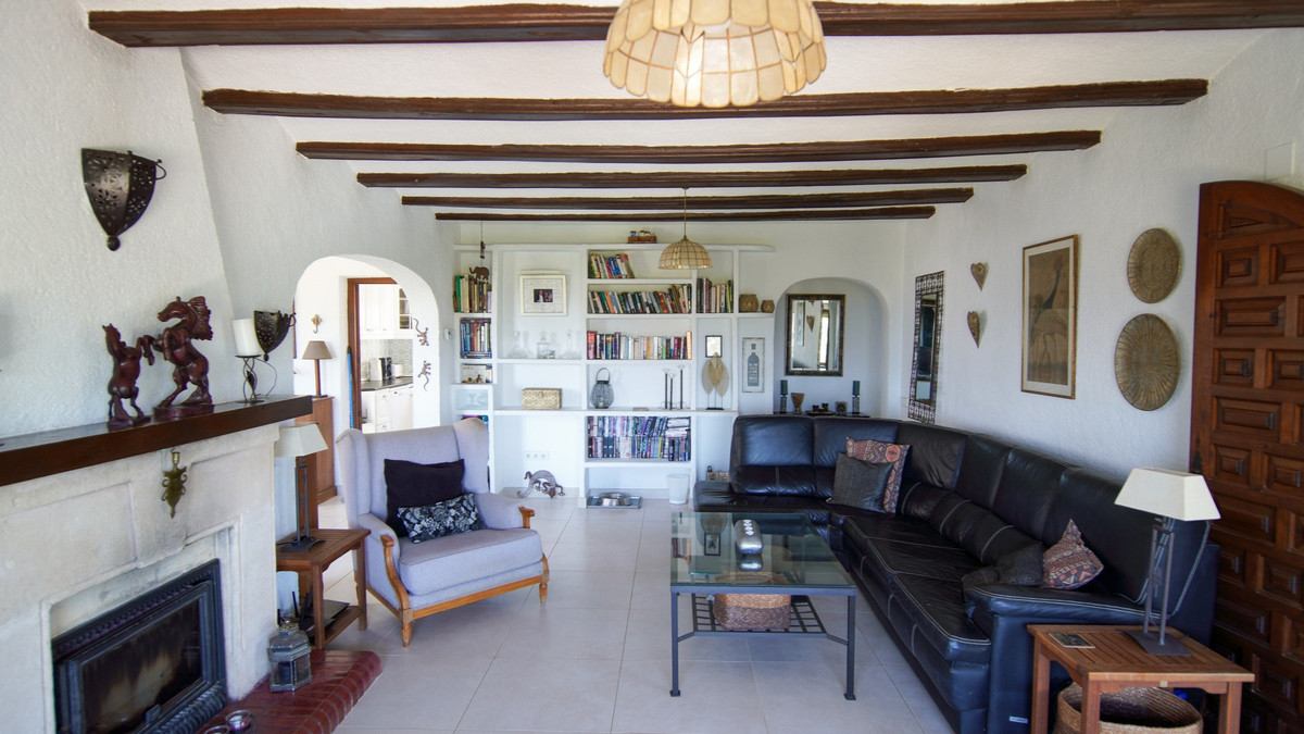 5-Bedroom Detached House in  Javea - Image 4