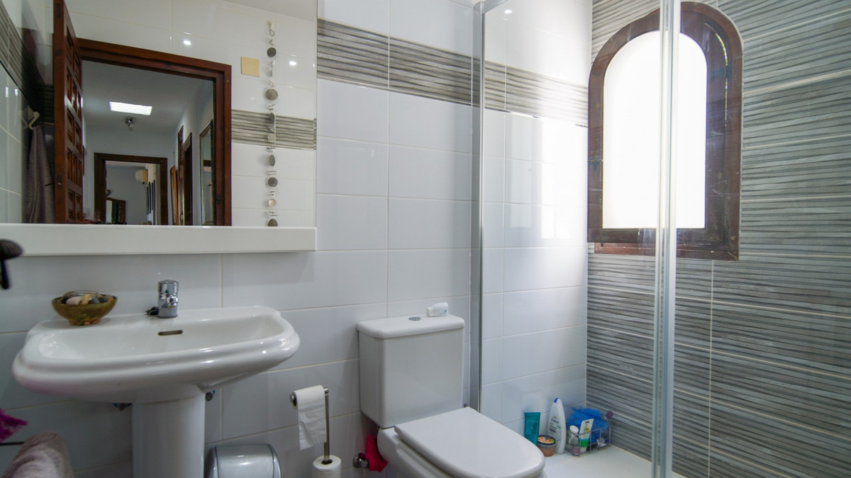 5-Bedroom Detached House in  Javea - Image 5