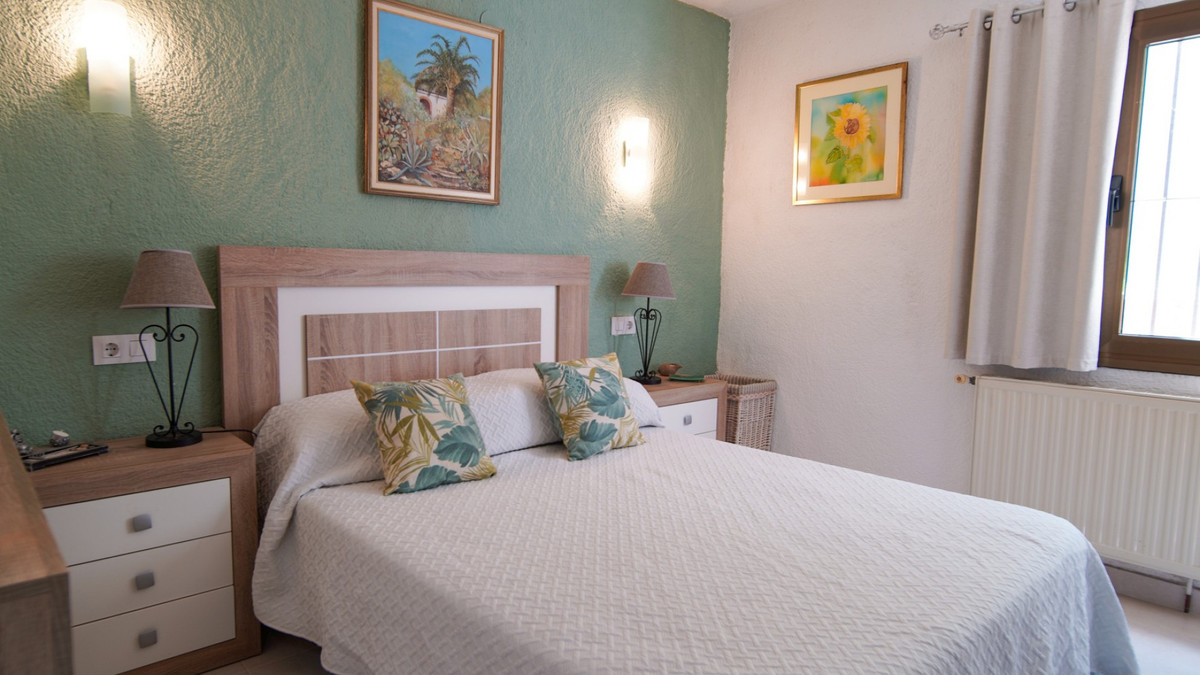 5-Bedroom Detached House in  Javea - Image 7