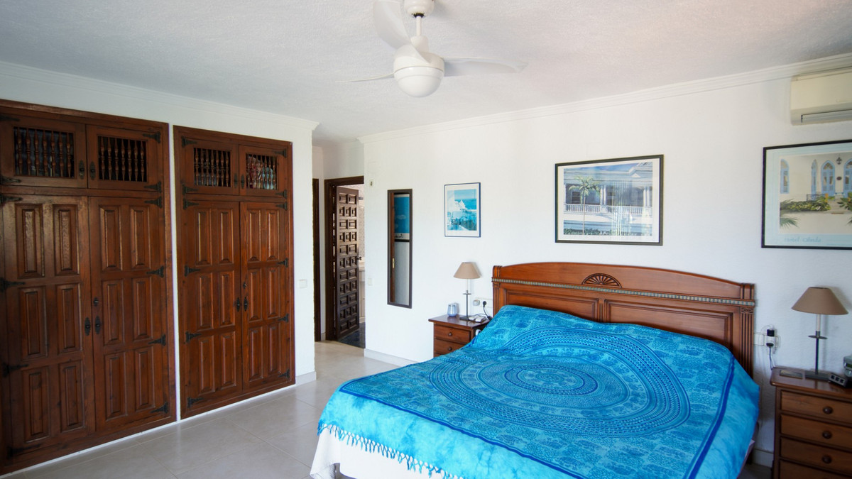 5-Bedroom Detached House in  Javea - Image 8